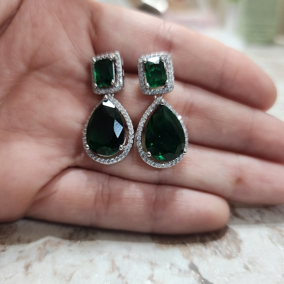 New Emerald Dangle Silver Plated Earrings - Picture 6 of 8